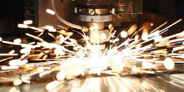 Metall Laser 600x400 AdobeStock 293475215