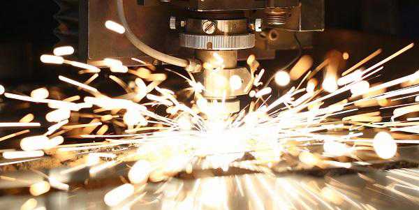 Metall   Laser 600x400 AdobeStock 293475215